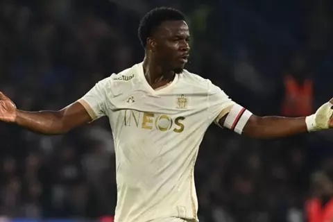 نيس يخسر نجمين.. الرباط الصليبي يبعد ندايشيميي وعبد المنعم